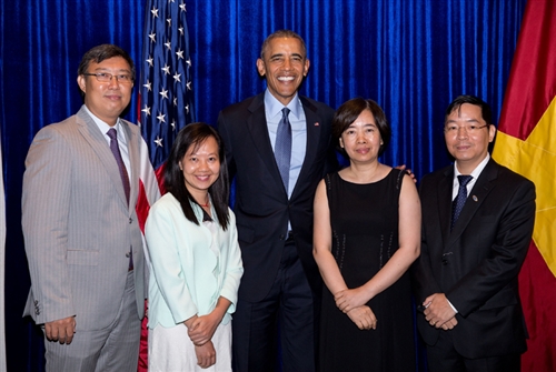 President Barack Obama greets Fulbright University Vietnam